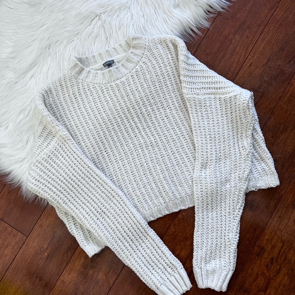 Charlotte Russe Long Sleeve Cropped Chenille Sweater in Cream - Picture 4 of 8